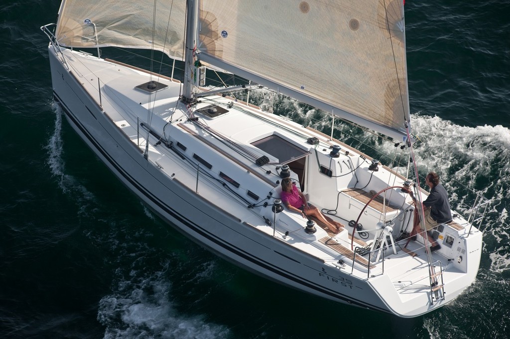 First 35   © Beneteau-Vicsail .